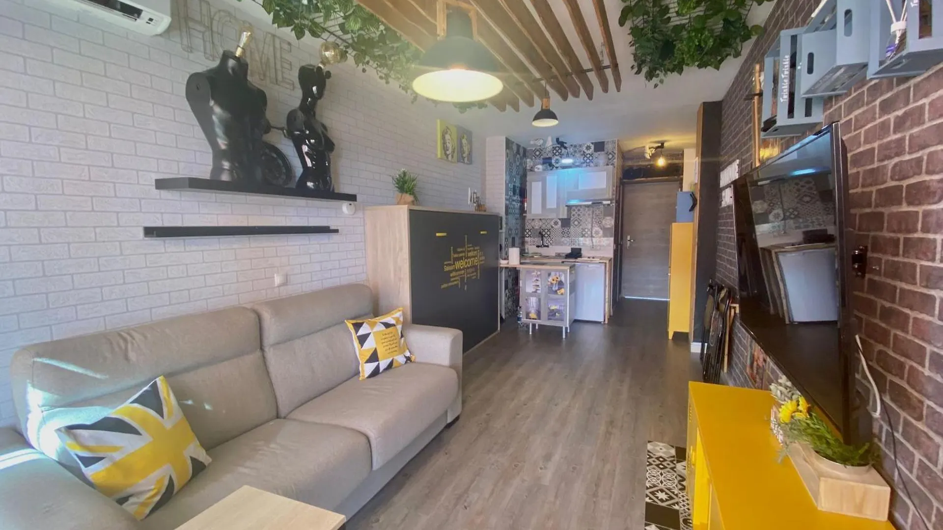 Saltillo Alto Boutique Studio Torremolinos España